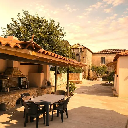 Boutique With Private Courtyard In Mani Casa vacanze *